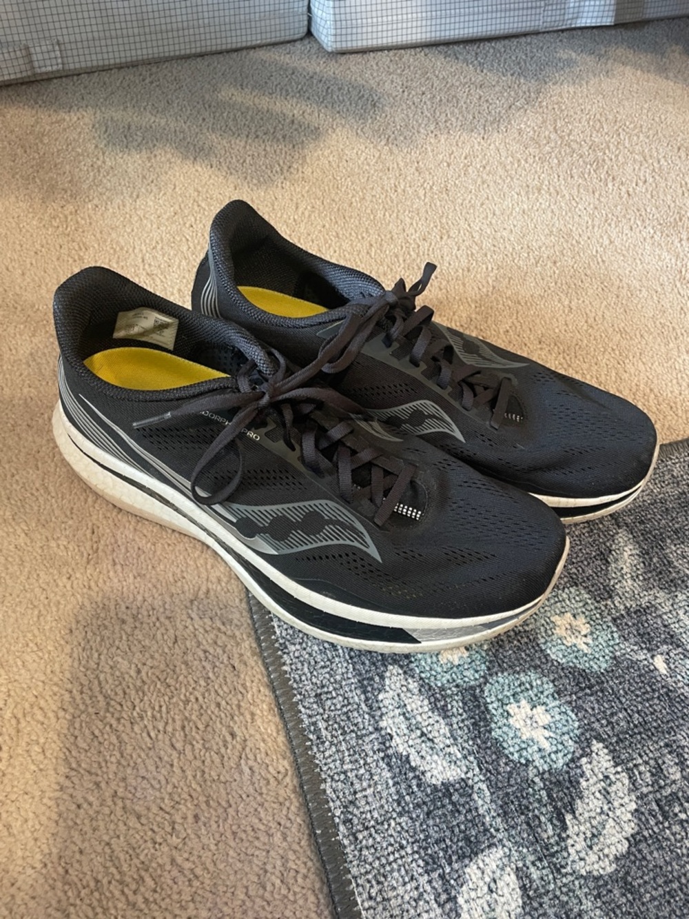 Men's Saucony Black Running Shoes - Lightweight Performance!